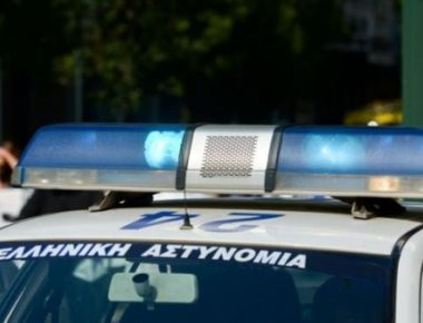 22χρονη στην Καλαμάτα έκλεψε Ι.Χ, χτύπησε 22 αυτοκίνητα και έναν αστυνομικό! (βίντεο)